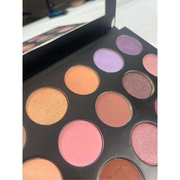 Morphe Artistry Eyeshadow Palette 18F TALKIN FLIRTY 18 Shades - Picture 4 of 5